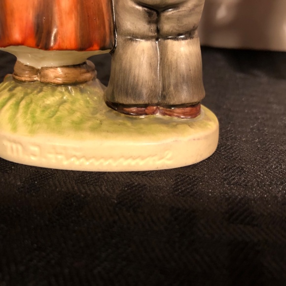 Vintage Hummel #15/0 “Hear Ye, Hear Ye” 5 1/8” tall - Picture 4 of 11